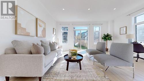 1 Sissons Way, Markham, ON - Indoor Photo Showing Living Room