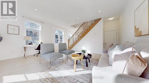 1 Sissons Way, Markham, ON - Indoor Photo Showing Living Room