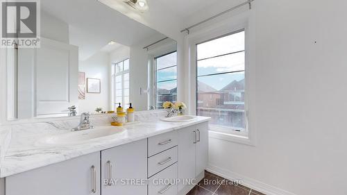 1 Sissons Way, Markham, ON - Indoor Photo Showing Bathroom