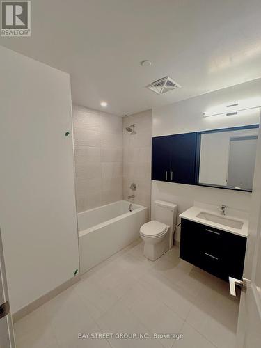 B2203 - 50 Upper Mall Way, Vaughan, ON - Indoor Photo Showing Bathroom