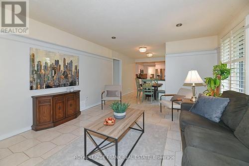 82 Grath Crescent, Whitby (Blue Grass Meadows), ON - Indoor Photo Showing Living Room