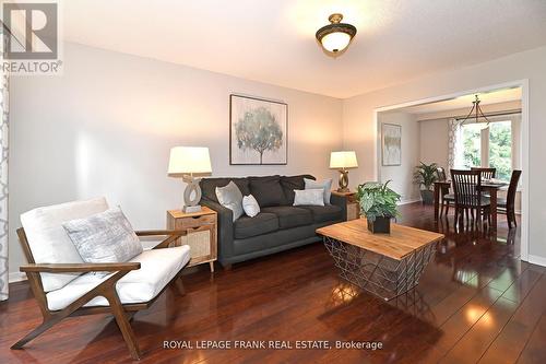 82 Grath Crescent, Whitby (Blue Grass Meadows), ON - Indoor Photo Showing Living Room