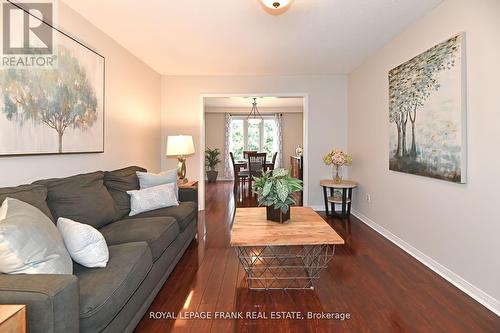 82 Grath Crescent, Whitby (Blue Grass Meadows), ON - Indoor Photo Showing Living Room