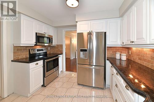 82 Grath Crescent, Whitby (Blue Grass Meadows), ON - Indoor Photo Showing Kitchen