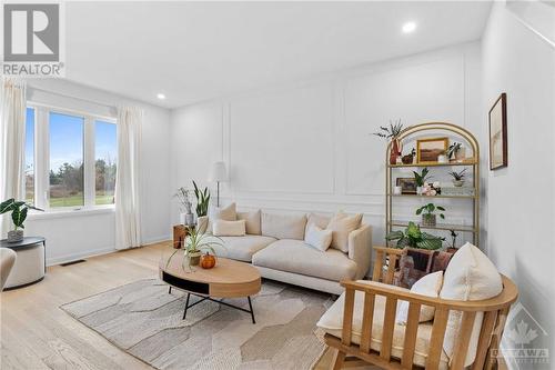 427 Kayak Street, Ottawa, ON - Indoor Photo Showing Living Room