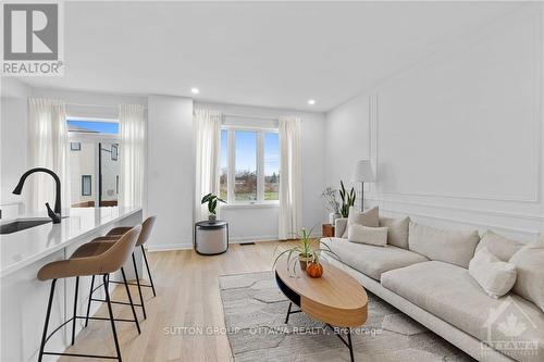 427 Kayak Street, Ottawa, ON - Indoor Photo Showing Living Room