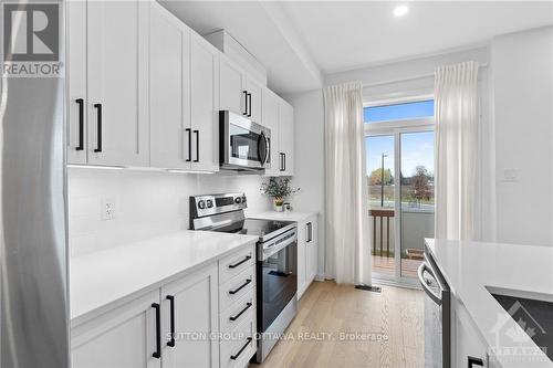 427 Kayak Street, Ottawa, ON - Indoor Photo Showing Kitchen With Upgraded Kitchen