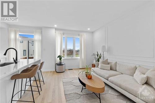 427 Kayak Street, Ottawa, ON - Indoor Photo Showing Living Room