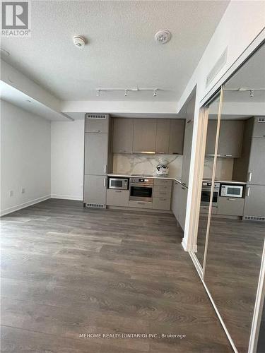 803 - 10 Honeycrisp Crescent, Vaughan, ON - Indoor Photo Showing Other Room