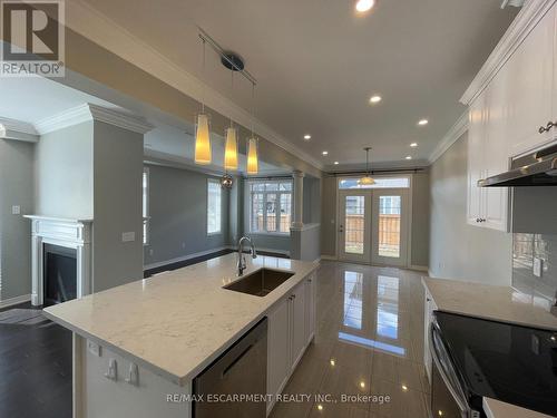 563 Stream Crescent, Oakville, ON - Indoor Photo Showing Kitchen