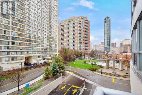 305 - 33 Elm Drive W, Mississauga, ON - Outdoor With Facade