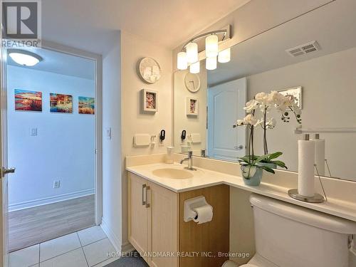 305 - 33 Elm Drive W, Mississauga, ON - Indoor Photo Showing Bathroom