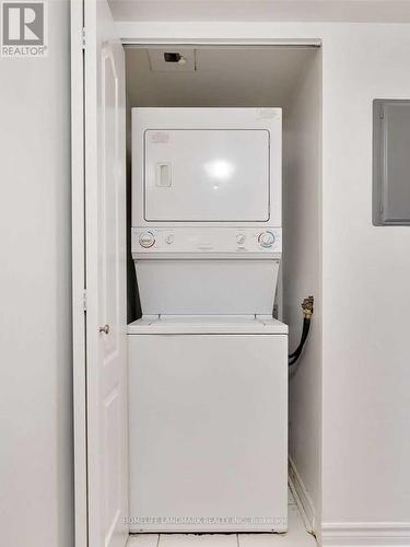 305 - 33 Elm Drive W, Mississauga, ON - Indoor Photo Showing Laundry Room