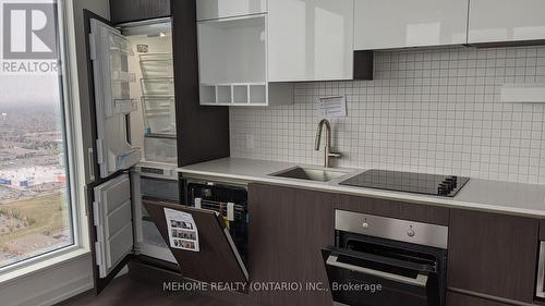 4809 - 5 Buttermill Avenue, Vaughan, ON - Indoor Photo Showing Kitchen