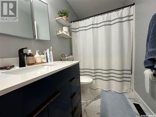 37 King Crescent, Humboldt, SK - Indoor Photo Showing Bathroom