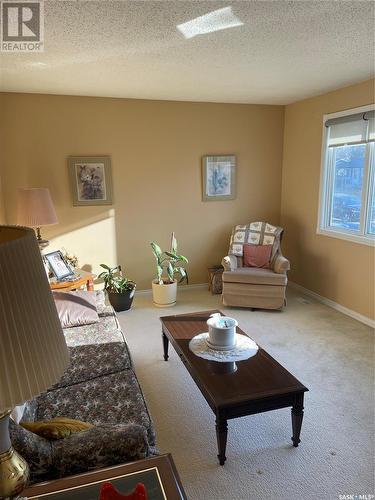 288 Carleton Drive, Saskatoon, SK - Indoor Photo Showing Living Room