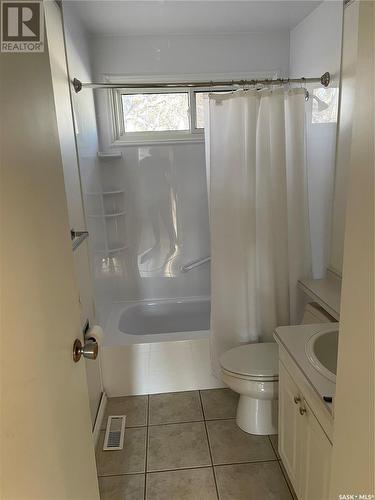 288 Carleton Drive, Saskatoon, SK - Indoor Photo Showing Bathroom