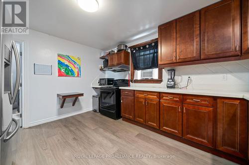 21/23 Spring Street, Quinte West, ON - Indoor Photo Showing Kitchen