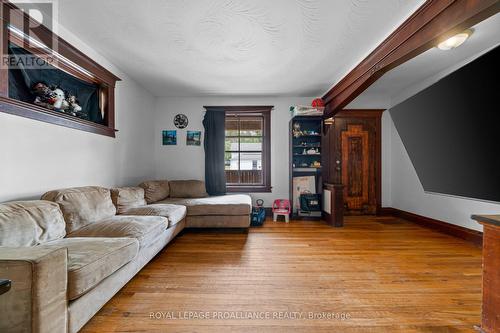 21/23 Spring Street, Quinte West, ON - Indoor Photo Showing Living Room