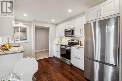 1513 Upper Middle Road Unit# 3, Burlington, ON - Indoor Photo Showing Kitchen With Upgraded Kitchen