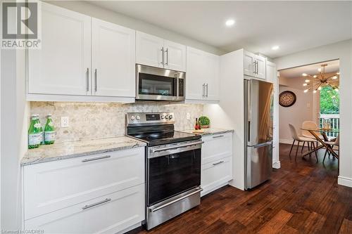 1513 Upper Middle Road Unit# 3, Burlington, ON - Indoor Photo Showing Kitchen With Upgraded Kitchen