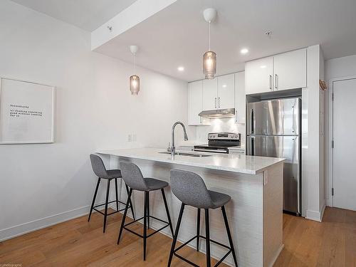 Cuisine - 603-3695 Av. Jean-Béraud, Laval (Chomedey), QC - Indoor Photo Showing Kitchen With Upgraded Kitchen