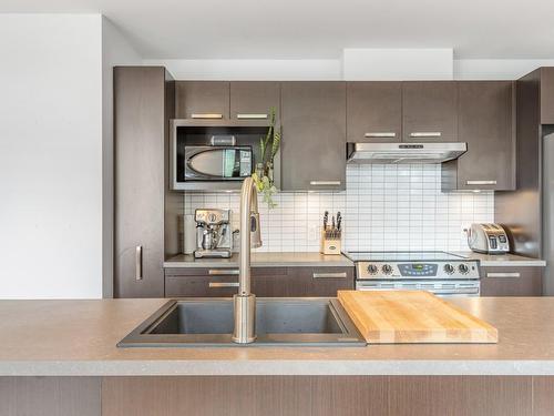 Kitchen - 403-1195 Rue Louis-Adolphe-Robitaille, Québec (La Cité-Limoilou), QC - Indoor Photo Showing Kitchen With Upgraded Kitchen