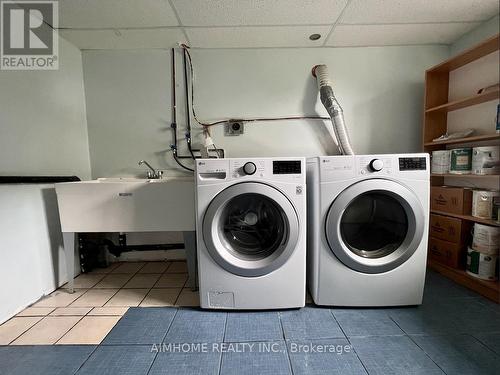 213 Ravenbury Drive, Hamilton, ON - Indoor Photo Showing Laundry Room