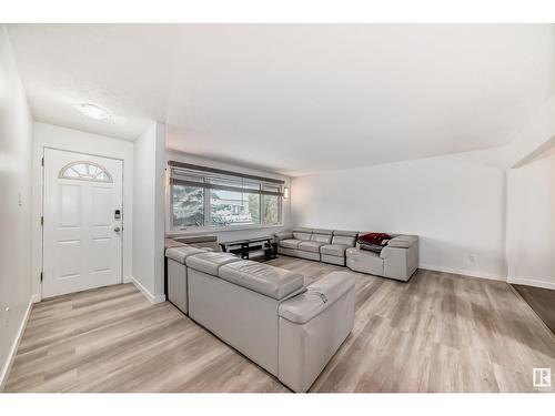 13511 127 St Nw, Edmonton, AB - Indoor Photo Showing Living Room