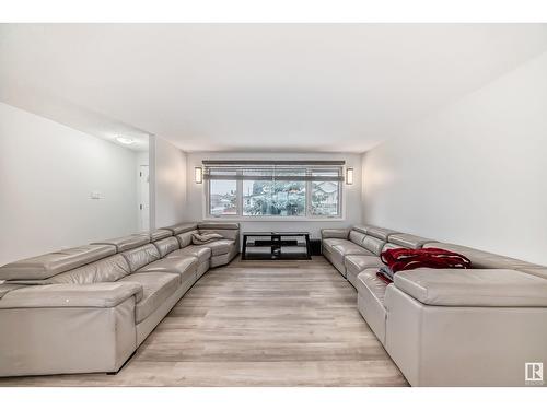 13511 127 St Nw, Edmonton, AB - Indoor Photo Showing Living Room