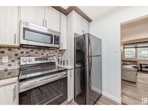 13511 127 St Nw, Edmonton, AB - Indoor Photo Showing Kitchen