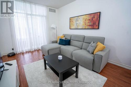 303 - 9235 Jane Street, Vaughan, ON - Indoor Photo Showing Living Room