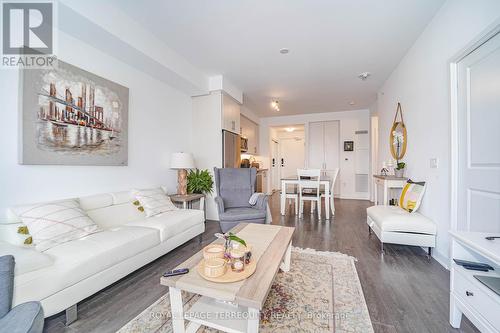 1808 - 85 Oneida Crescent, Richmond Hill, ON - Indoor Photo Showing Living Room