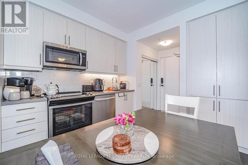 1808 - 85 Oneida Crescent, Richmond Hill, ON - Indoor Photo Showing Kitchen