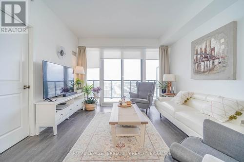 1808 - 85 Oneida Crescent, Richmond Hill, ON - Indoor Photo Showing Living Room