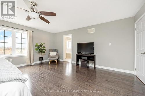 43 Jolana Crescent, Halton Hills, ON - Indoor Photo Showing Living Room