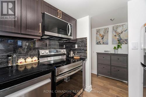 1102 - 25 Agnes Street, Mississauga, ON - Indoor Photo Showing Kitchen