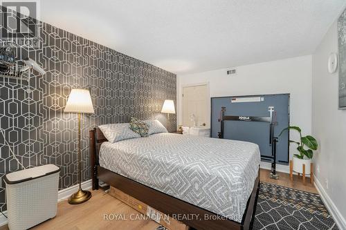 1102 - 25 Agnes Street, Mississauga, ON - Indoor Photo Showing Bedroom