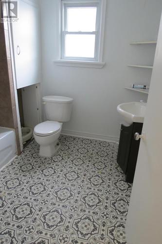 1223 Sunningdale Road E, London, ON - Indoor Photo Showing Bathroom