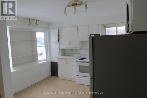 1223 Sunningdale Road E, London, ON - Indoor Photo Showing Kitchen