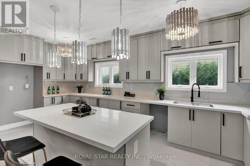 1372 Maple Road, Innisfil, ON - Indoor Photo Showing Kitchen With Double Sink With Upgraded Kitchen