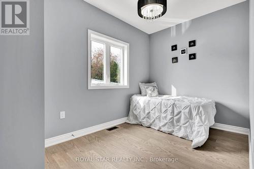 1372 Maple Road, Innisfil, ON - Indoor Photo Showing Bedroom