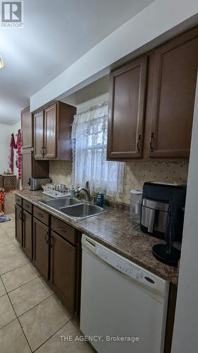 63 Somerset Drive, Brampton, ON - Indoor Photo Showing Kitchen With Double Sink