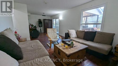 63 Somerset Drive, Brampton, ON - Indoor Photo Showing Living Room