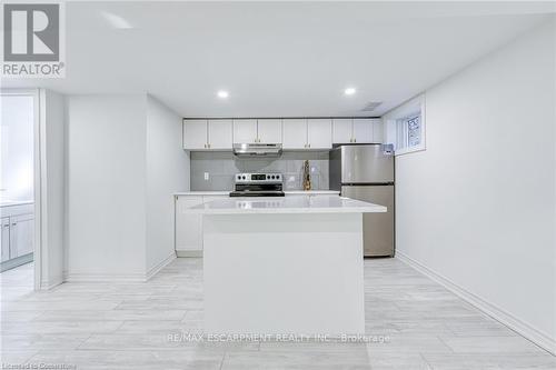 316 Houghton Avenue, Hamilton, ON - Indoor Photo Showing Kitchen