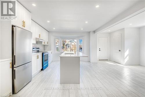 316 Houghton Avenue, Hamilton, ON - Indoor Photo Showing Kitchen