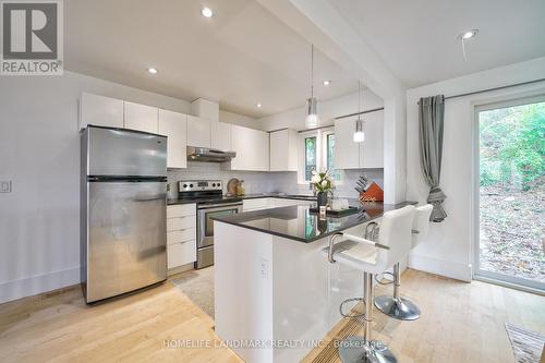 418 Davenport Road, Toronto, ON - Indoor Photo Showing Kitchen With Upgraded Kitchen