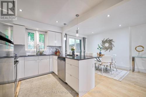 418 Davenport Road, Toronto, ON - Indoor Photo Showing Kitchen With Upgraded Kitchen