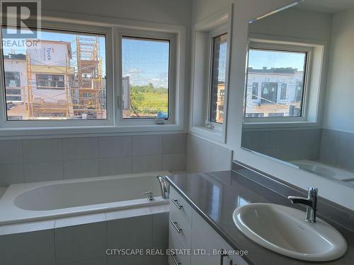 788 Heathrow Path, Oshawa, ON - Indoor Photo Showing Bathroom