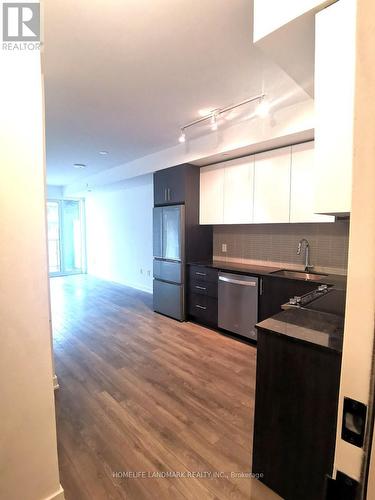 706 - 100 Eagle Rock Way, Vaughan, ON - Indoor Photo Showing Kitchen